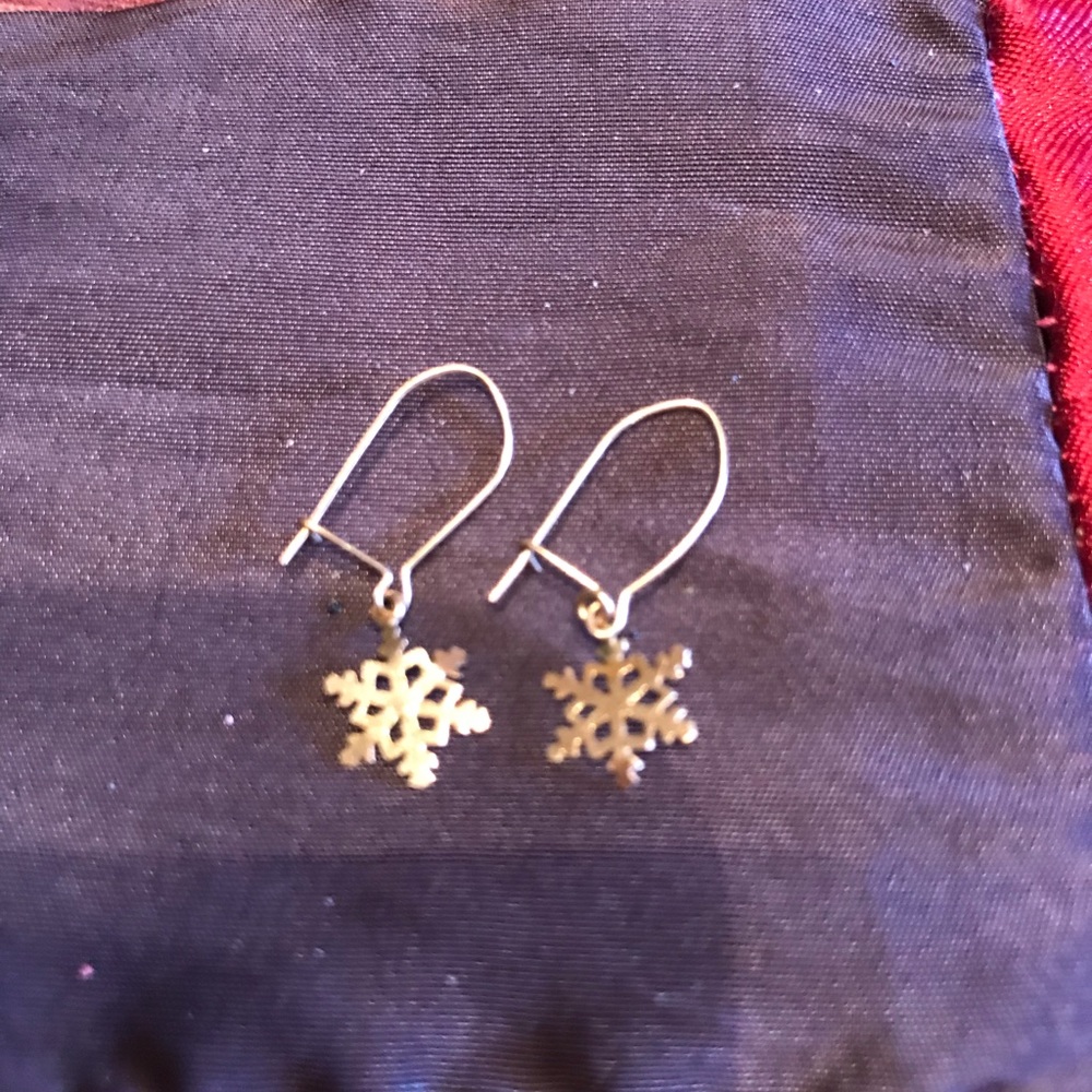 sold———————___GOLD SNOWFLAKE EARRINGS - Picture 2 of 5